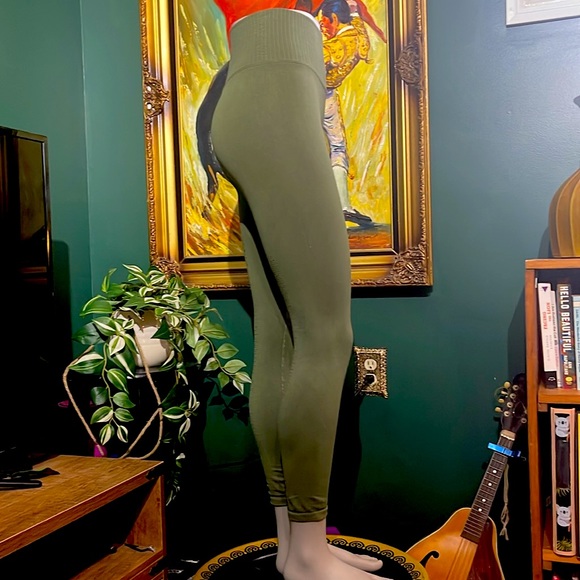 Free People High-Rise 7/8 Good Karma Leggings. XS/S - Picture 3 of 11